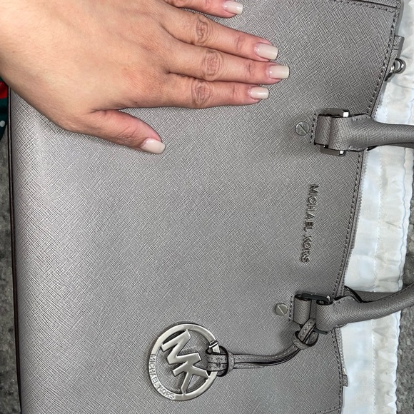 Michael Kors Sutton Satchel Pearl Gray with dust bag - Picture 11 of 11